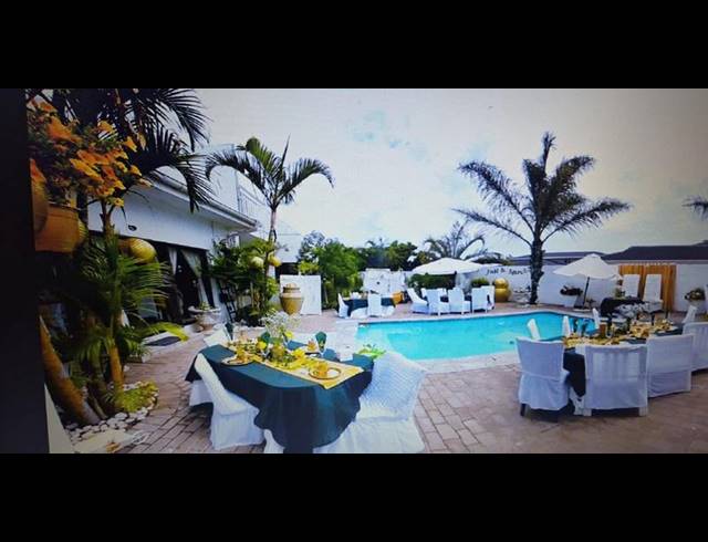 BUSINESS FOR SALE IN COUNTRY CLUB